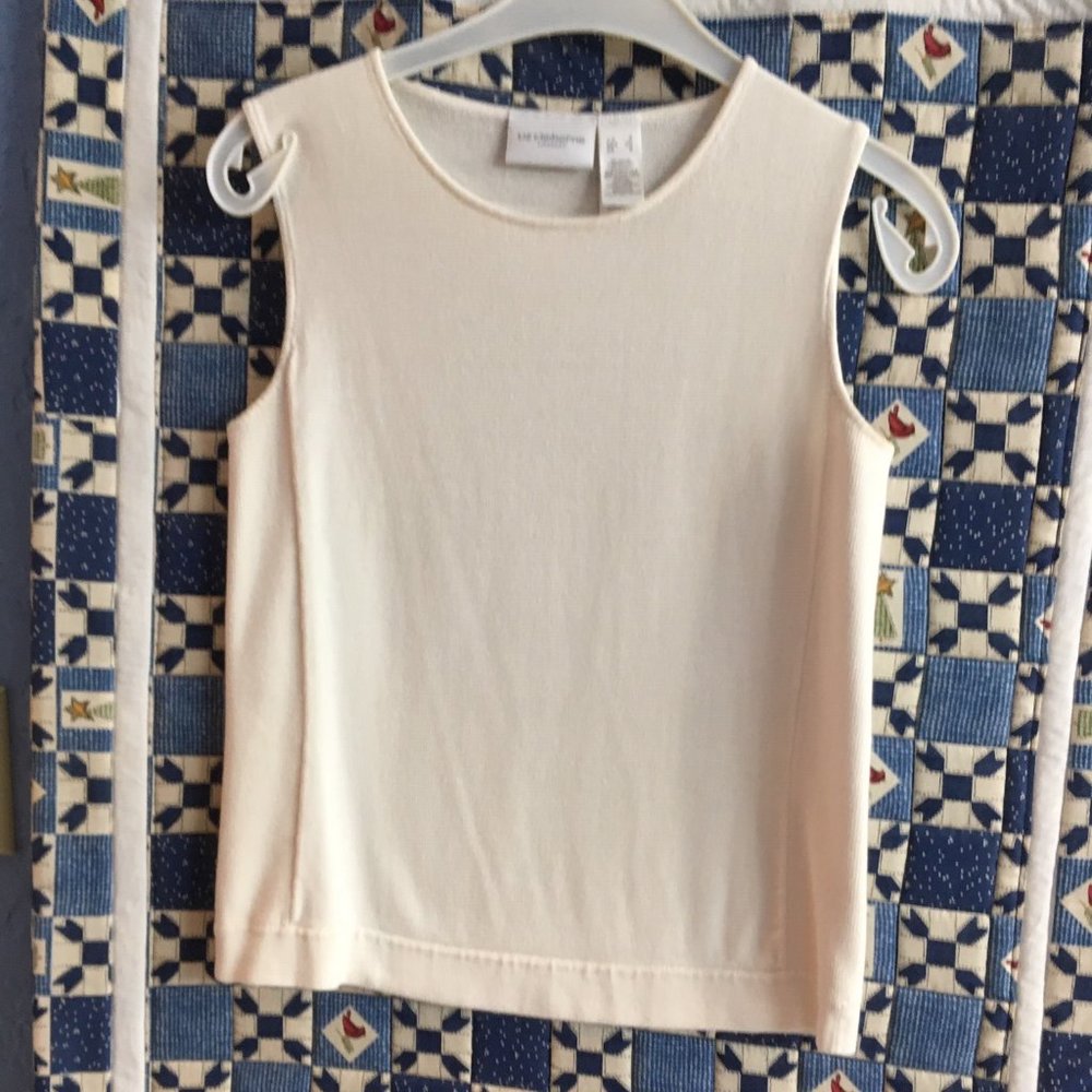 Liz Claiborne Cream Sleeveless Top size S
